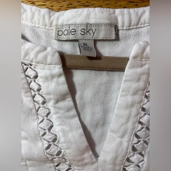 PALE SKY Women’s White Keyhole Cap Sleeve Peplum Crochet Top Wth Tank Boho Indie - Picture 2 of 7